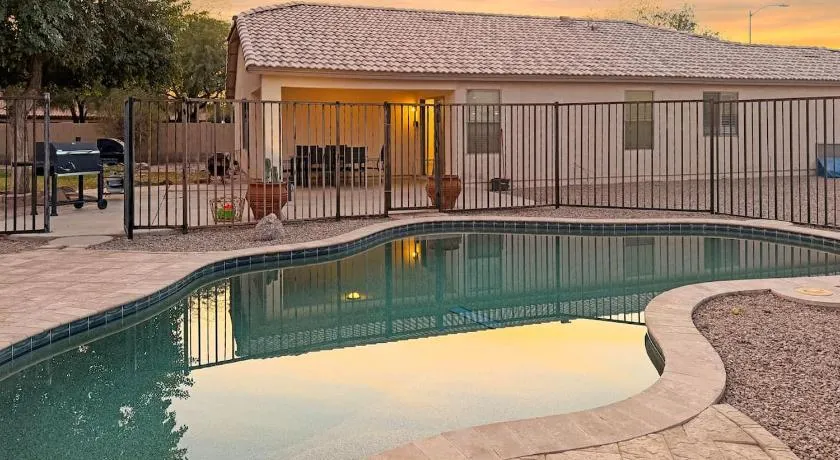 Pet-Friendly 4br Casa Grande Home Heated Pool Yard - Image 1