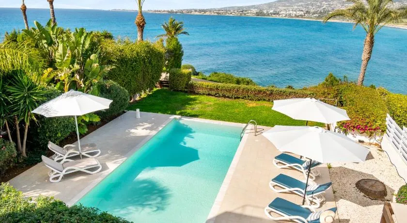 Beachfront Villa Mare with Jaccuzi and Infinity Pool - Image 1