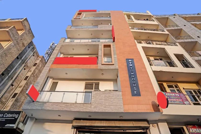 Signature Hotel Noida-62 - Image 1