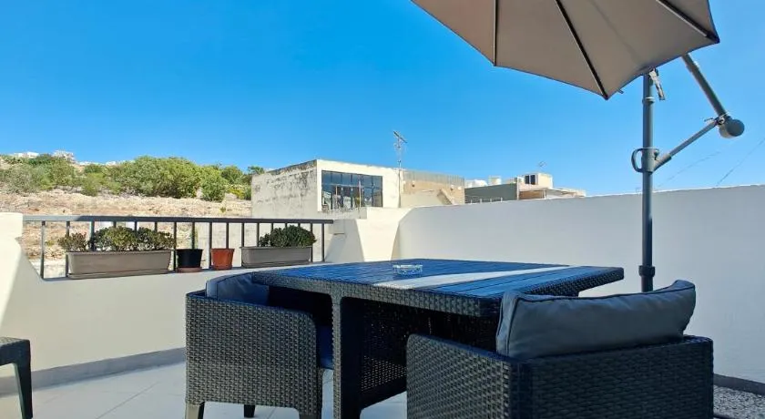 Corner view 3 - Image 1