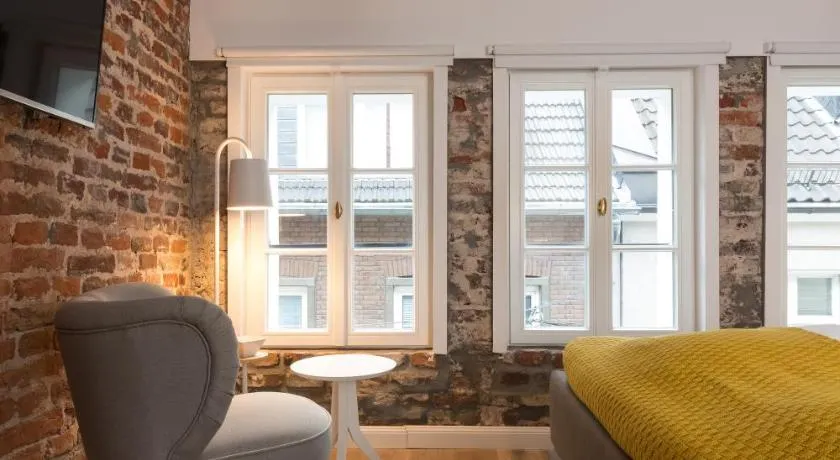 Square Rooms 20 - Image 1