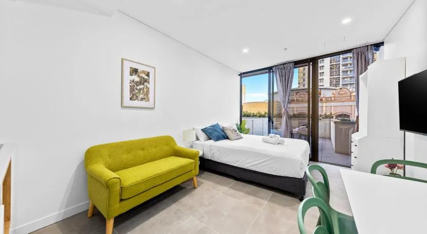Arthur Hotel Bondi Junction no reception and house keeping no sofa bed - Image 1