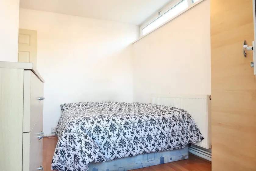 ELMSLIE POINT - DELUXE GUEST ROOM 3 - Image 1