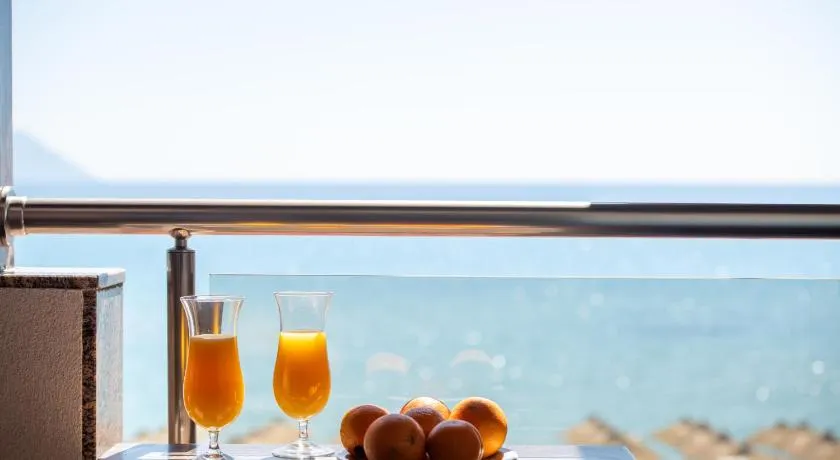 House Kostas on the beach - Image 1
