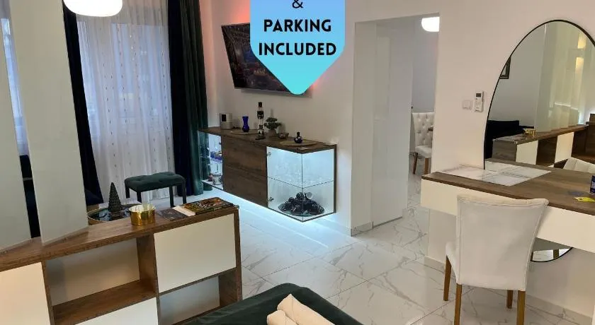 La Luna Premium Deluxe Apartment with Pool & Jacuzzi, Bikes and Secured Parking - Image 1