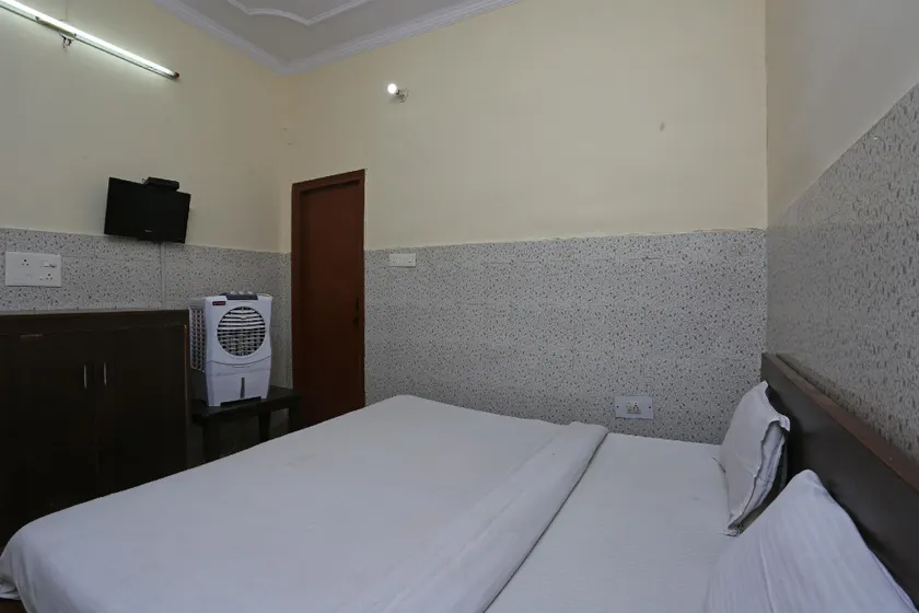 SPOT ON 35912 Shri Guest House - Image 1