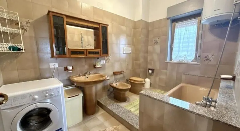 Lavinia House - Image 1