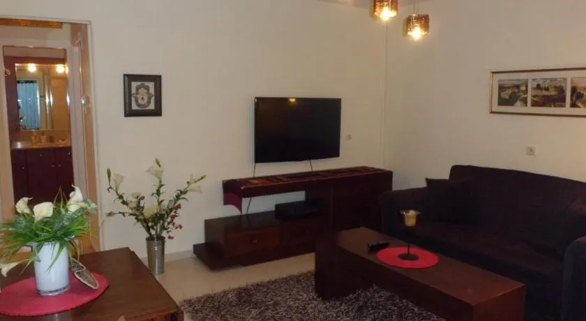 לינה במרכז - Accommodation in the center - Image 1