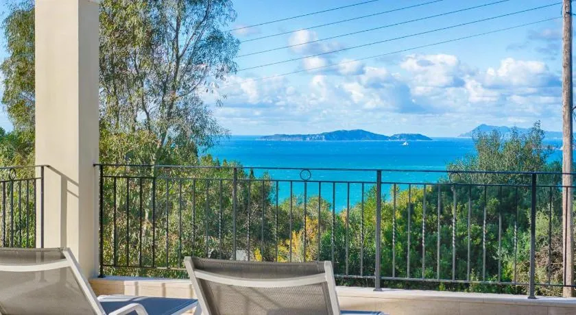 Spacious 4-Bedroom Villa with Private Pool and Stunning Sunset Views, 3 Minutes from the Beach - Image 1