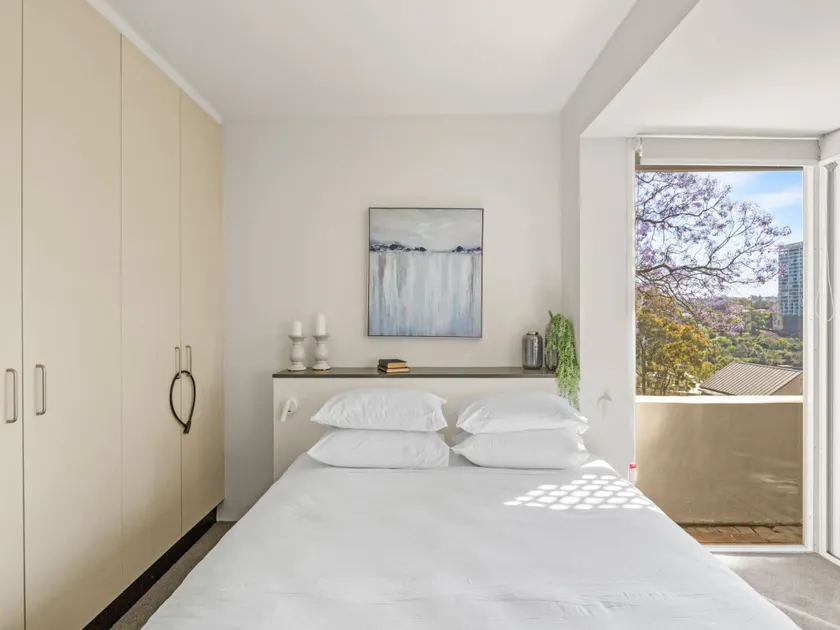 Bed Harbourside Home with Views in Fab Location - Image 1