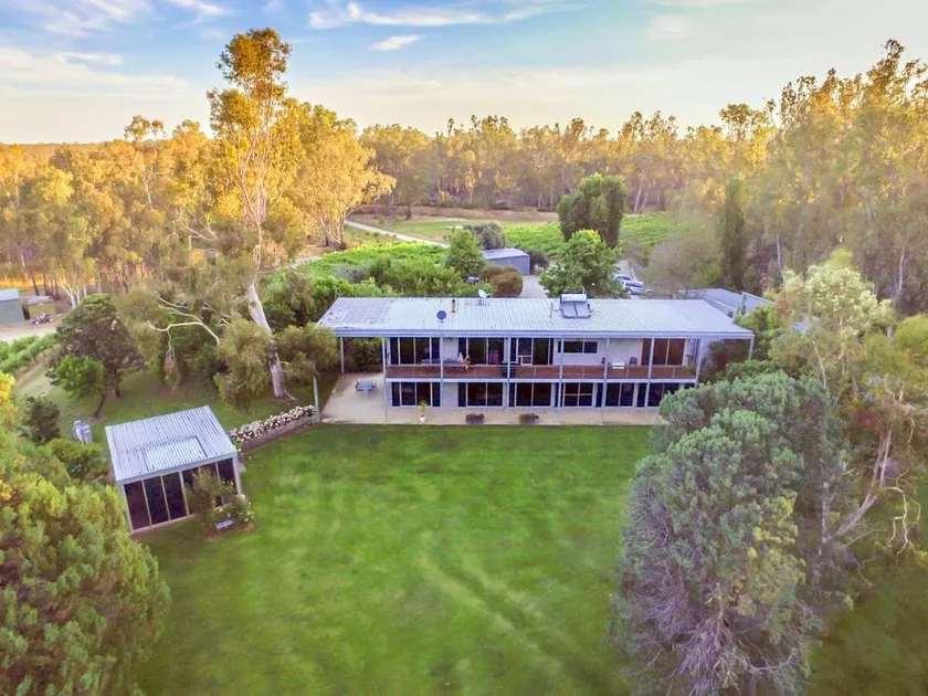 Cape Horn Vineyard 5 Bedroom Riverfront House on Working Vineyard - Image 1