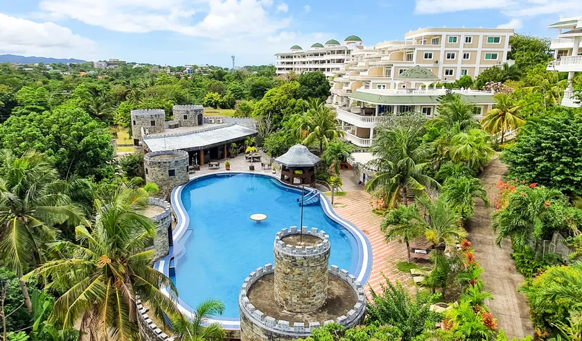 Lingganay Boracay Hotel Resort - Image 1