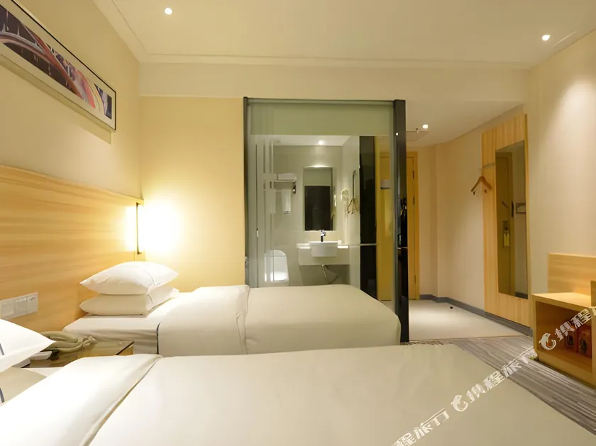 City Comfort Inn Hotel (Jingmen Zhongjian Golden Elephant Plaza) - Image 1