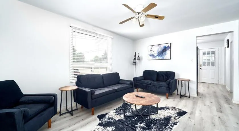 Centrally located 3BDRM home in CityCore! - Image 1