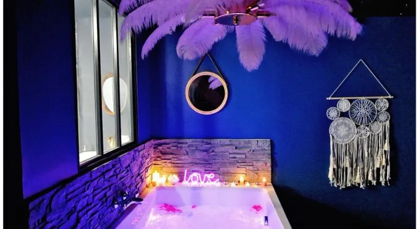 La Suite 7ième ciel étoilé, SPA XXL, Lit sous les étoiles, 5 min centre ville - Image 1
