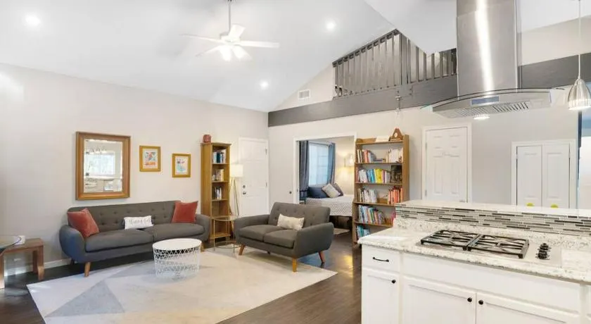 Wonderland Retreat - Near Downtown, Free Parking - Image 1
