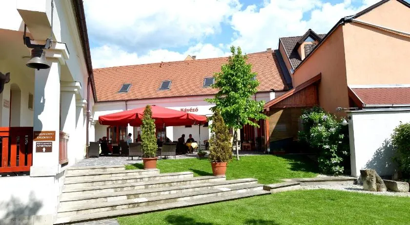 Servita Udvarház Eger - Image 1