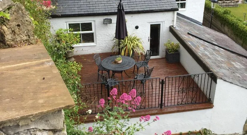 Teardrop Cottage - Image 1
