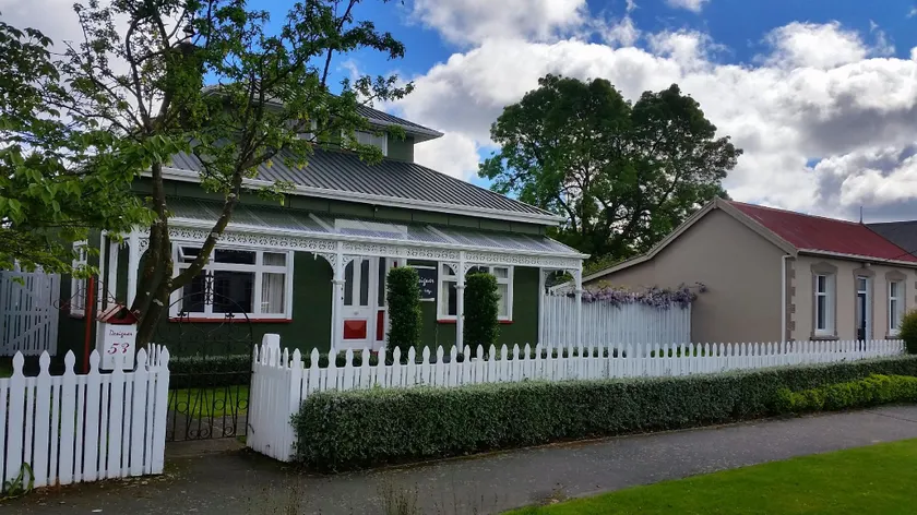 Designer Cottage - Image 1