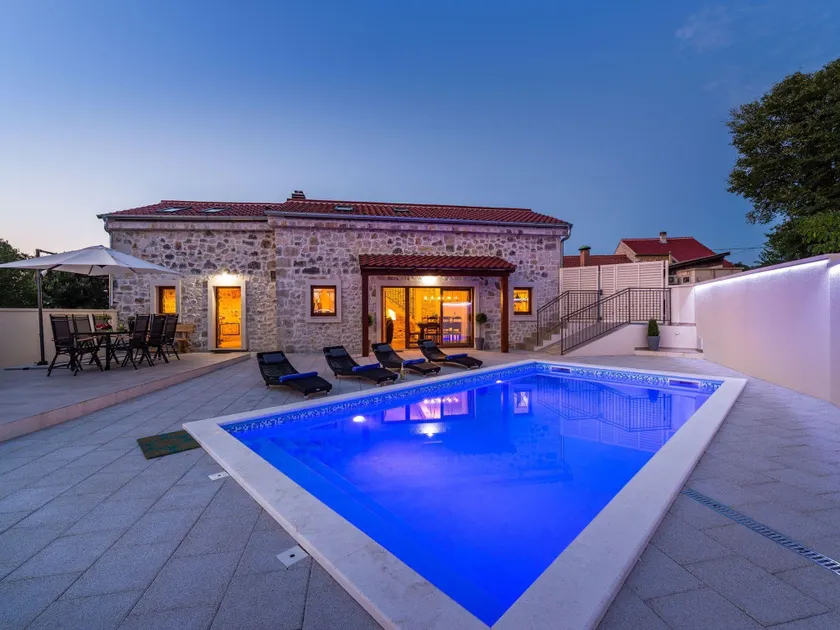 Beautiful villa with high privacy,  swimming pool, charming taverne with BBQ - Image 1