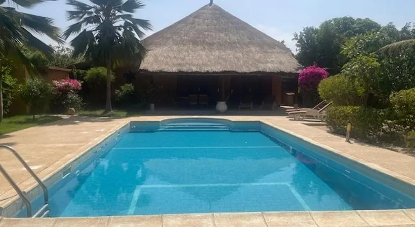 Superbe villa avec piscine privée à 500m de la plage à Nianing - Image 1