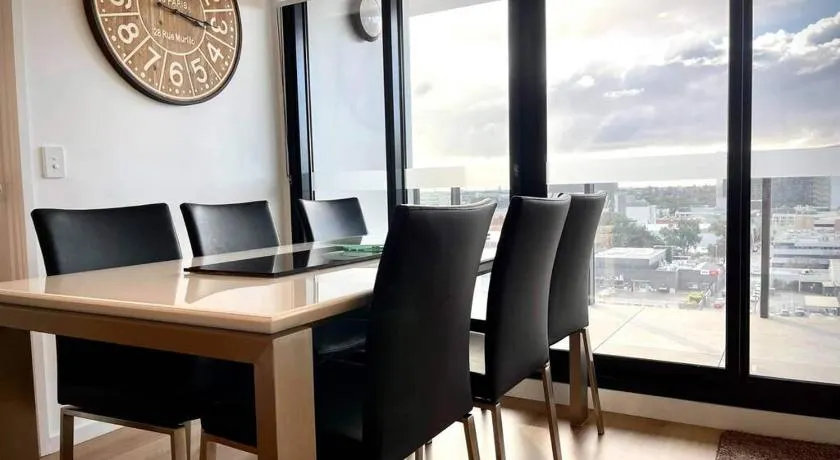 Enjoy a little Luxury in Adelaide CBD - Perfect! - Image 1