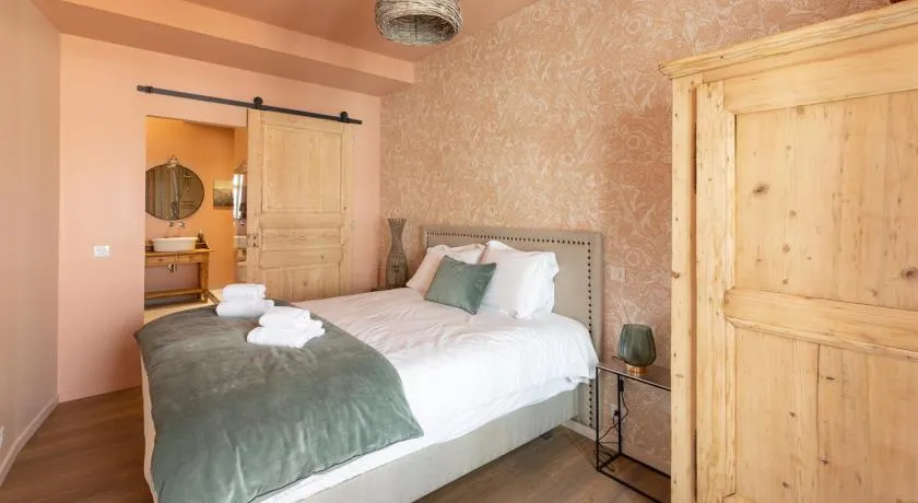 Appartement A Travers Champs avec Sauna et Parking - Image 1