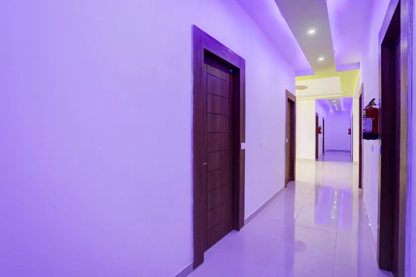OYO 821081 HOTEL BLUE WORLD - Image 1