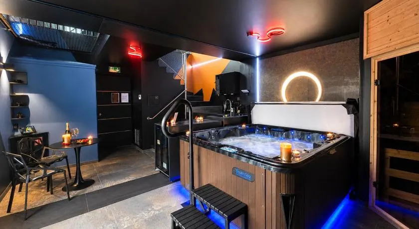Suite AdawaSPA - Sauna, Hammam et SPA privatifs - Image 1
