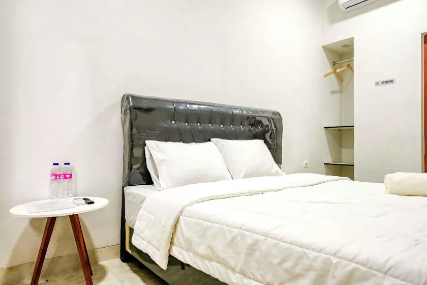 Rudi Rooms near Stasiun Cikarang Mitra RedDoorz - Image 1