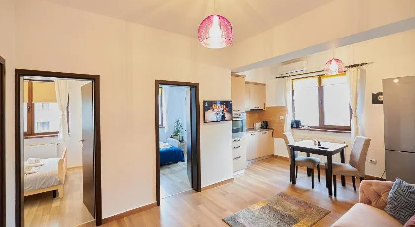 Cozy 3 Bedroom Apartments In Centre of Iasi Palas Mall - Image 1