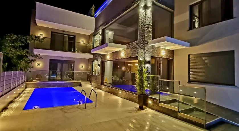 LUXSUITES - Image 1
