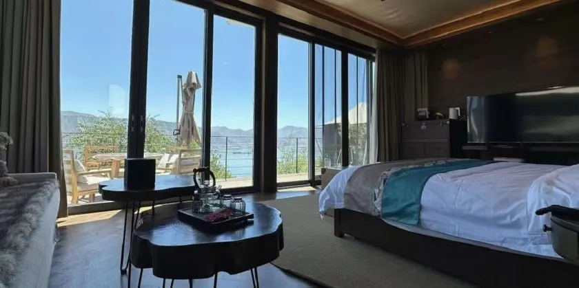 Yuexin Jinghu Luxury Homestay - Image 1