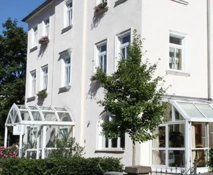 Pension am Großen Garten KG - Image 1