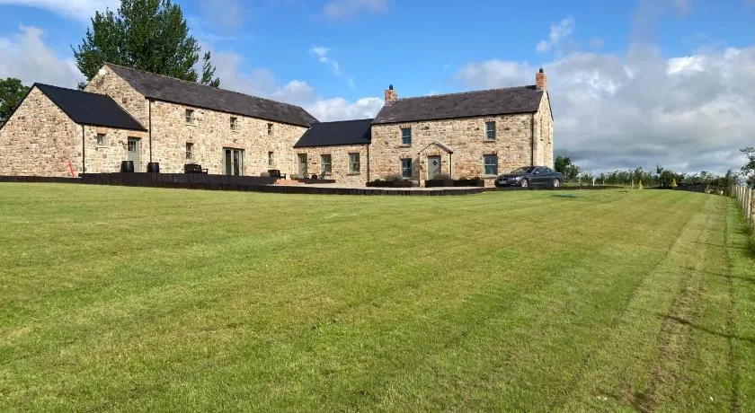 Descart Lodge - Image 1