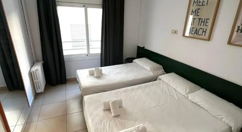 Hostal Blanc Lloret - Image 1