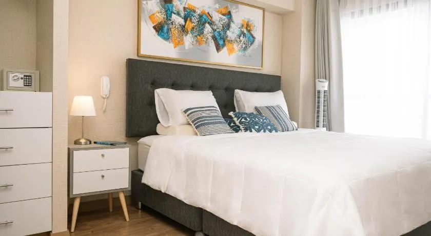 Modern 3BR 2BA Apt Gym and Parking Near Real Plaza, UP and Trendy Cafés - Image 1