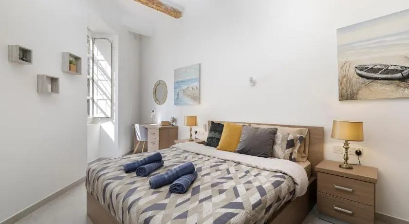 Cosy, Central 1BR Apartment - Close to Valletta - Image 1