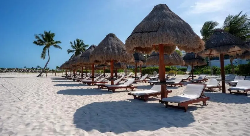 2BR Beachfront Exclusive Condo w/ Top Features - Image 1