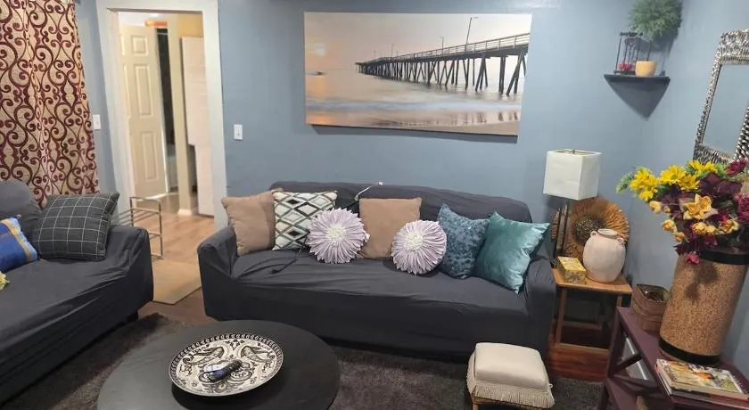 Hidden and comfortable home away from home - Image 1