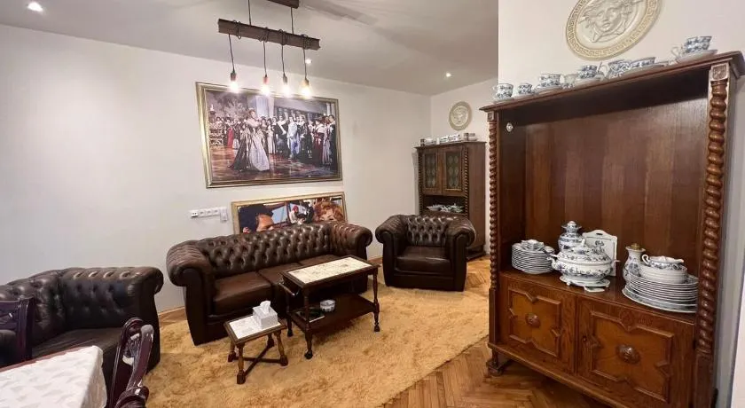 Luxe-Boutique Apartments - Image 1