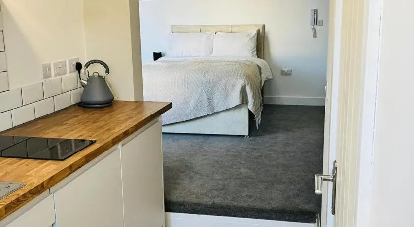 #106a Modern Rugby Studio - Sleep up to 2 - 5 mins to Rugby School - "Perfect for Contractors and Couples - Free street parking" - Image 1