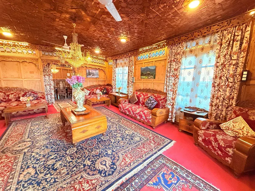 Royal dandoo Houseboat - Image 1