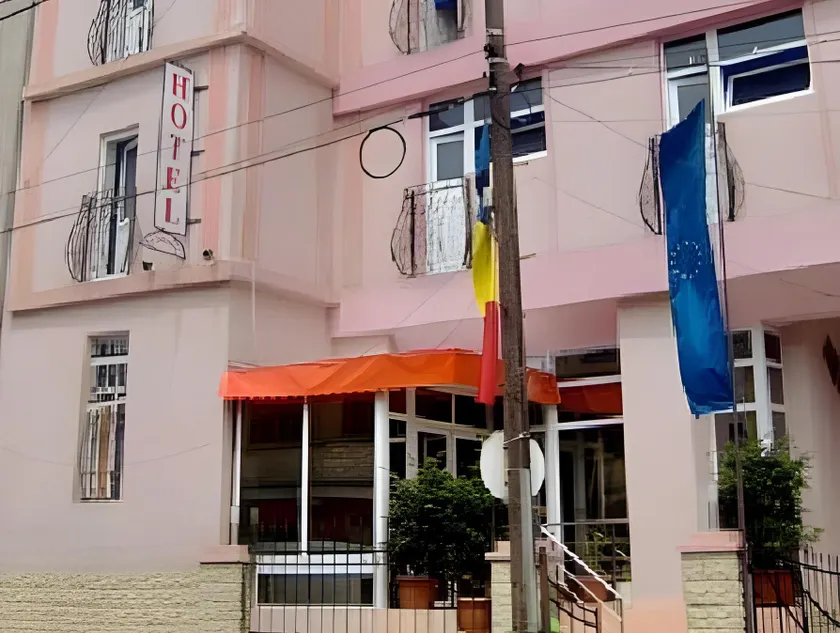 Hotel Uranus - Image 1