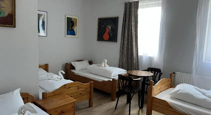 Bömbi Vendégház a vár mellett - Image 1