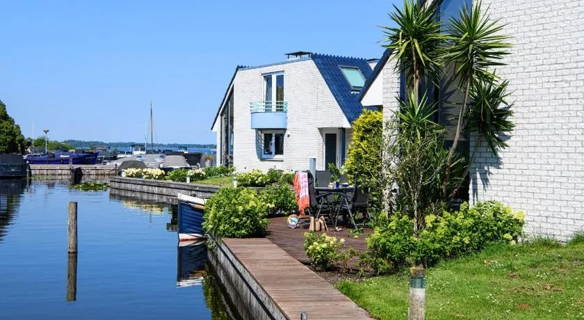 Panorama villa in Loosdrecht Lakes area - Image 1