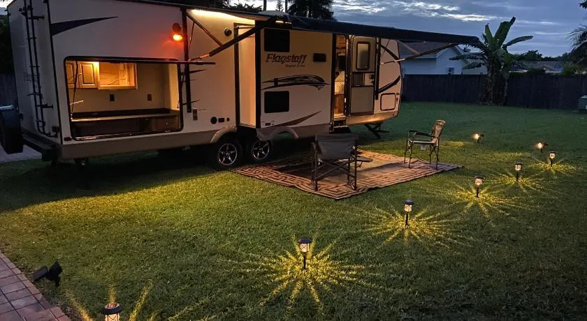 Cozy Camper with Private Entrance - Free Parking - Image 1