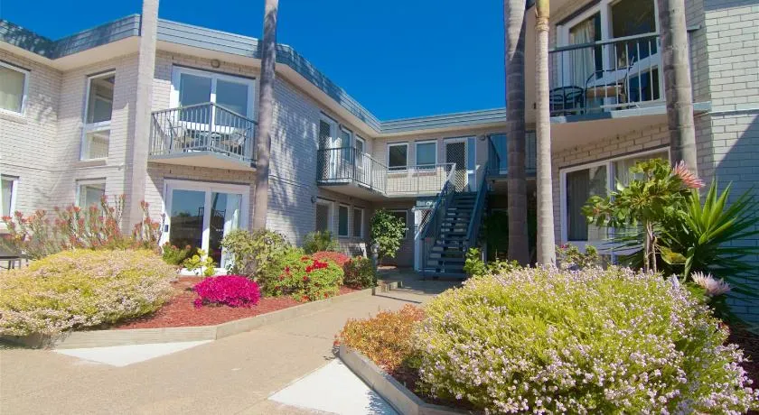 The Sands Holiday Apartments - Image 1