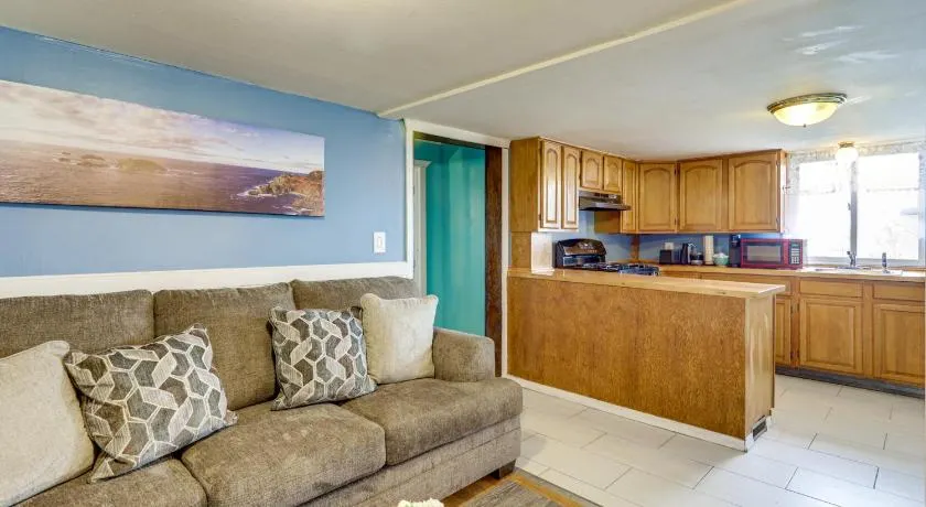 Near I-95 & Rhode Island Border! Pet-Friendly Home - Image 1