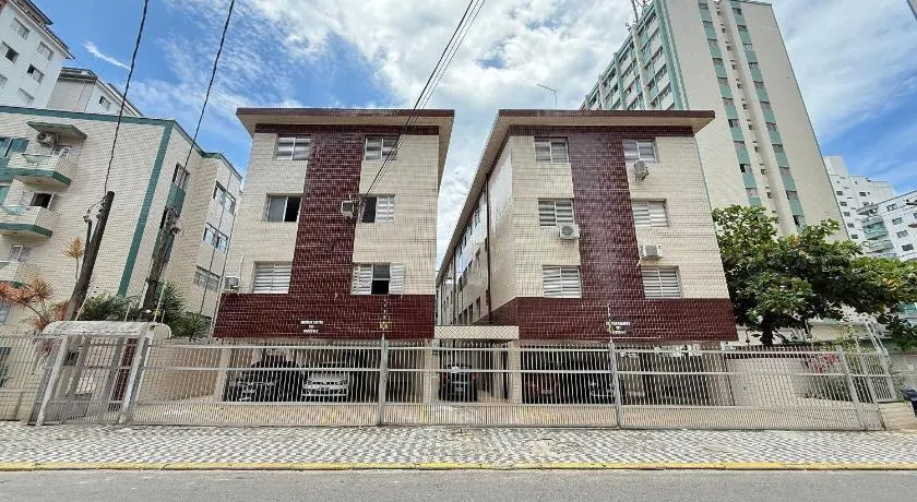 Pé na Areia Praia da Tupi - Image 1